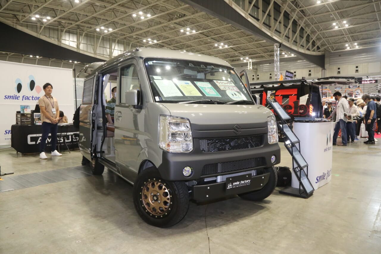 ｜「寝れる」だけじゃない。「荷物」もたっぷり積めちゃう嬉しいエブリイ。週末趣味の頼れる軽キャンパーを発見！