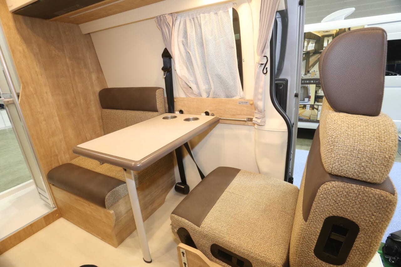 ｜冷蔵庫・電子レンジ・シャワー完備の贅沢空間、その快適さは「1LDK級」。旅をより自由にしてくれる理想的な1台を発見