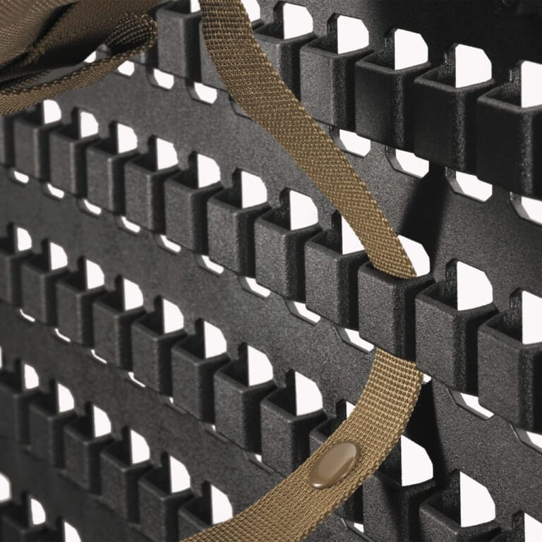 ジムニー専用 モールパネル（NZ868）［カーメイト］、モールシステムのパネル取り付け部分｜「そんな活用方法があるんだ…」車内のデッドスペースを有効利用！パーツの組み換えで自由度が高い！スタイリッシュなカーグッズを紹介