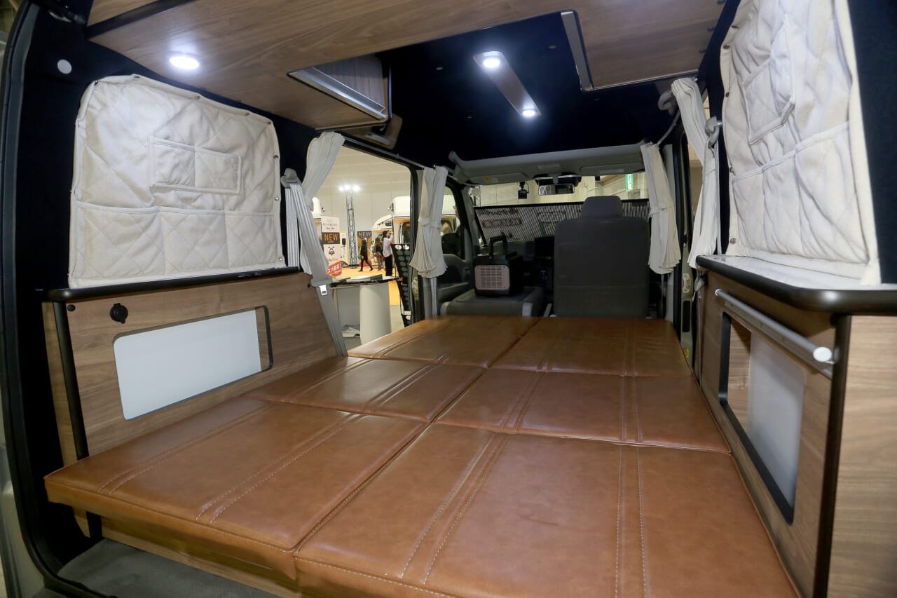 「寝れる」だけじゃない。「荷物」もたっぷり積めちゃう嬉しいエブリイ。週末趣味の頼れる軽キャンパーを発見！