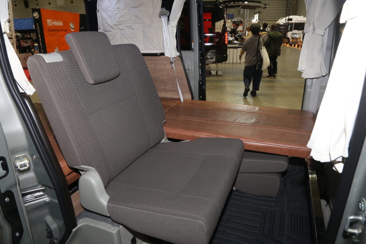 |「寝れる」だけじゃない。「荷物」もたっぷり積めちゃう嬉しいエブリイ。週末趣味の頼れる軽キャンパーを発見!