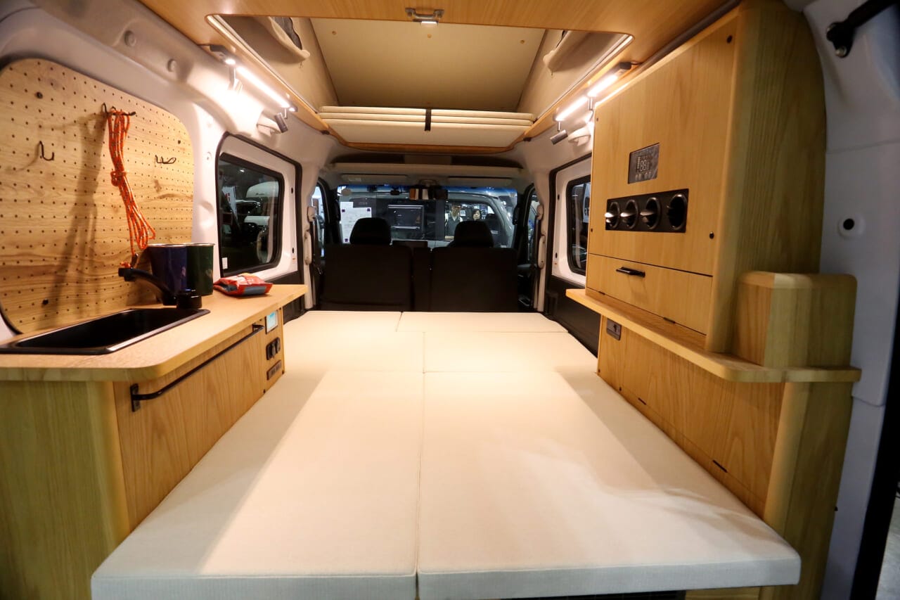 ｜究極の「動く宿」発見。断熱から冷暖房まで標準装備。軽キャンパーのフラッグシップはここまで凄い！