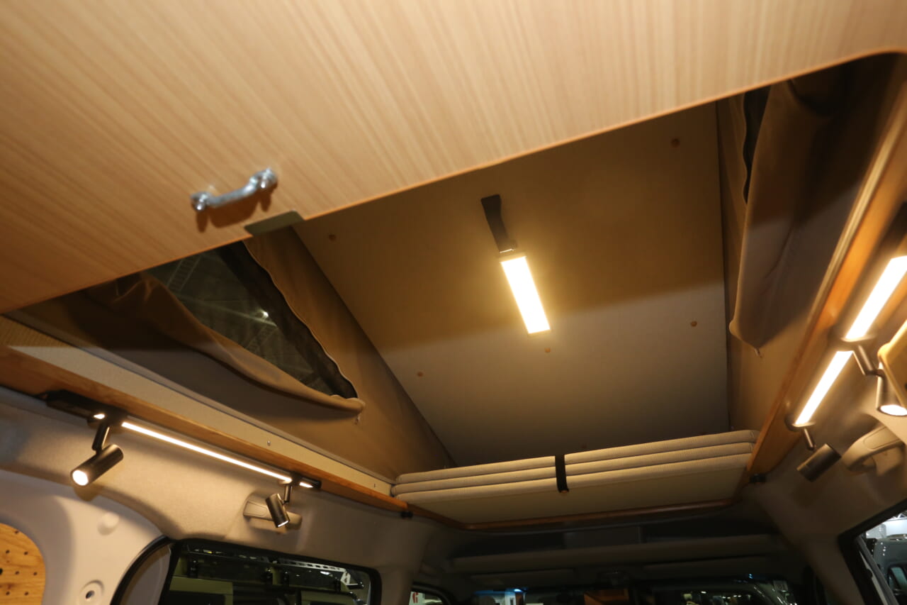 ｜究極の「動く宿」発見。断熱から冷暖房まで標準装備。軽キャンパーのフラッグシップはここまで凄い！