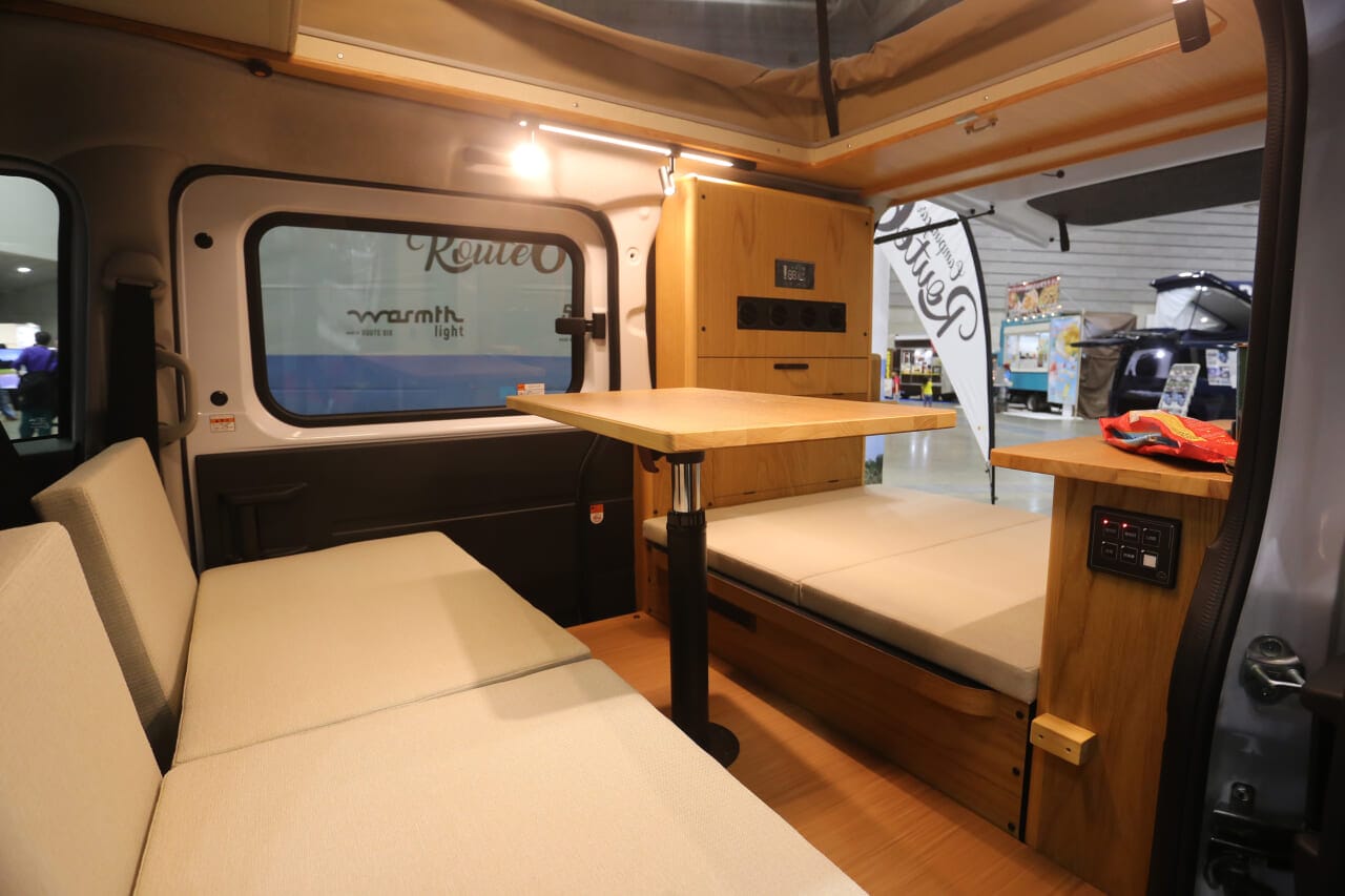 究極の「動く宿」発見。断熱から冷暖房まで標準装備。軽キャンパーのフラッグシップはここまで凄い！