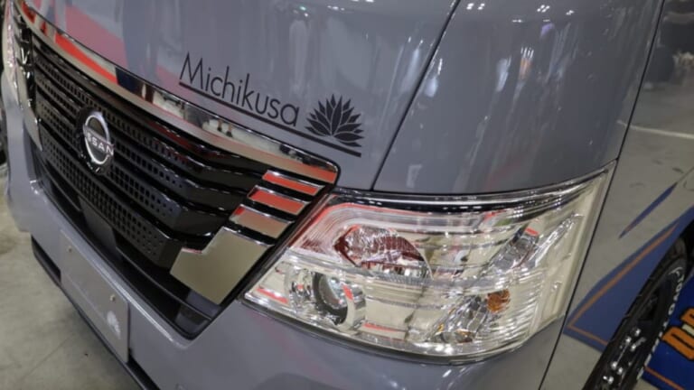 「そんなのアリ…？」「これは住めちゃう車」ソファみたいなシートが素敵。キッチン・冷蔵庫・電子レンジ装備。