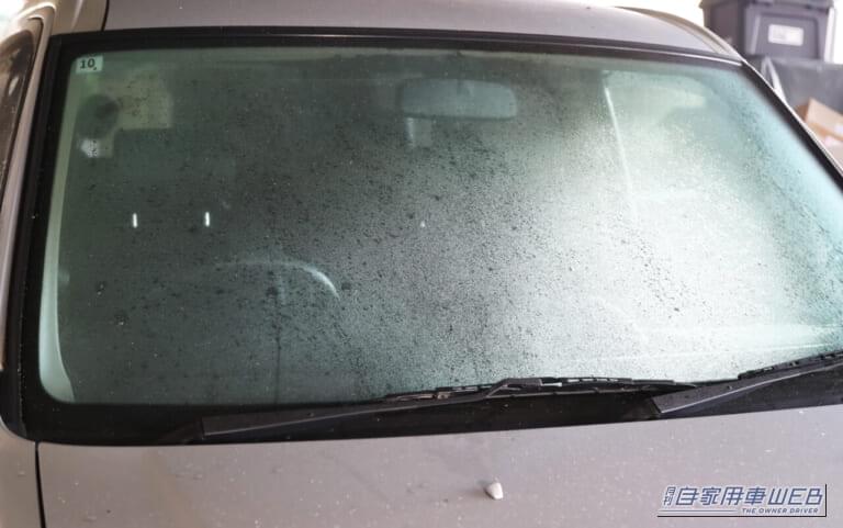 朝の貴重な時間を奪う「フロントガラスの凍結」には、お湯はNG！【最速で溶かす方法＆誰でもできる対策法を解説】