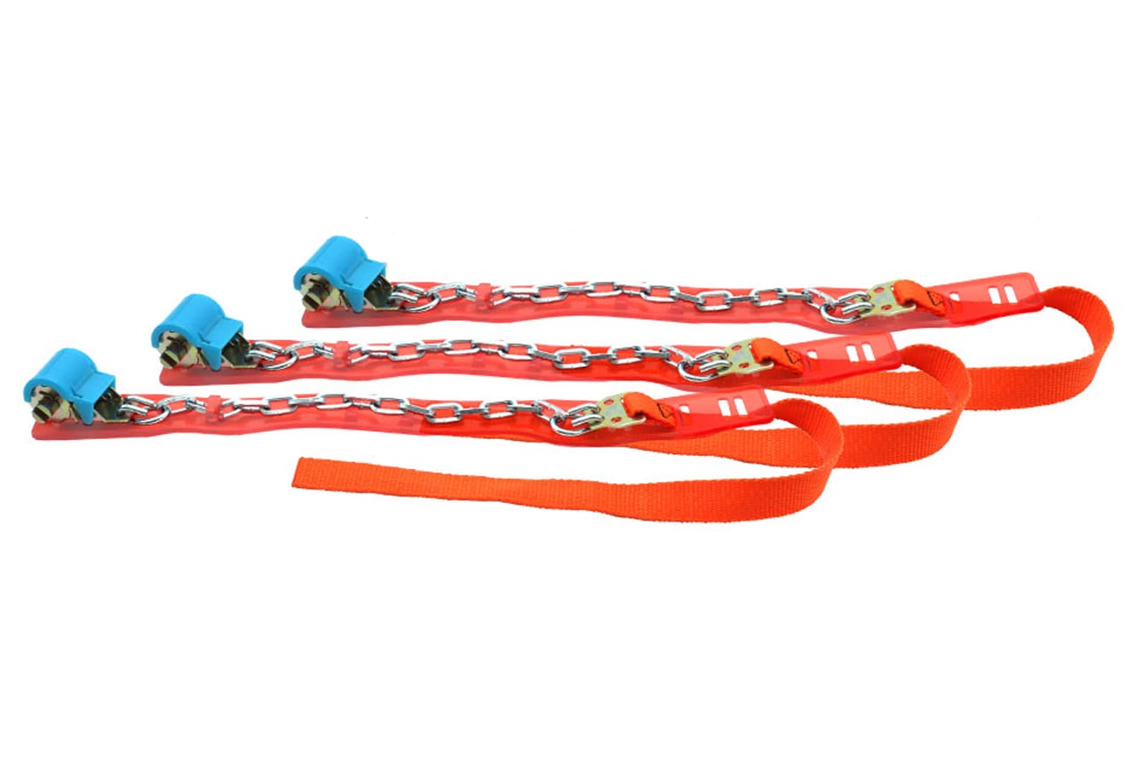 金属スノーチェーン『K-TIR08』（MAXWIN）｜「これは革新的だわ」新規制対応の金属タイヤチェーン。布製との併用も効果的。「この装着方法は確かに理にかなってる」