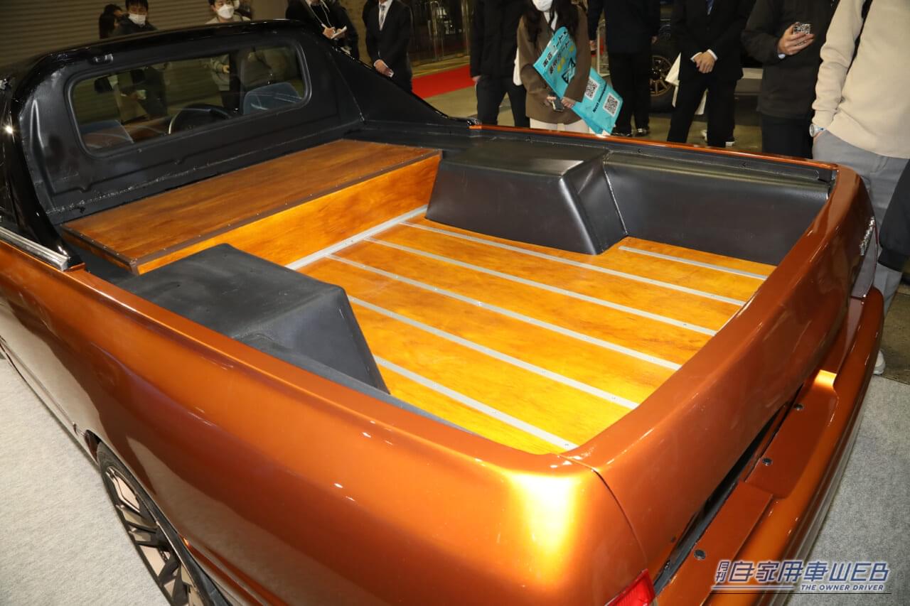 |学生の「魔改造」カスタムカー。丸目4灯のピックアップの中身は誰もが知る「あの高級セダン」