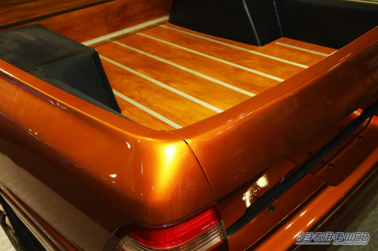 |学生の「魔改造」カスタムカー。丸目4灯のピックアップの中身は誰もが知る「あの高級セダン」