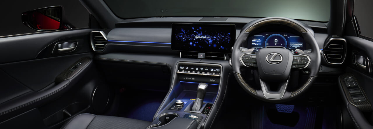 |レクサスISが深化。新型IS300h発売、12.3インチ大型液晶と「熟成」の走りを実現