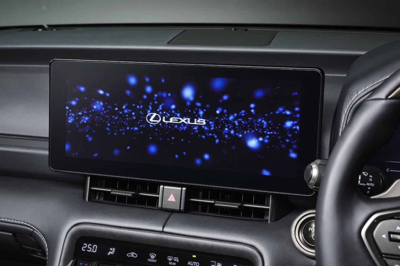 ｜レクサスISが深化。新型IS300h発売、12.3インチ大型液晶と「熟成」の走りを実現