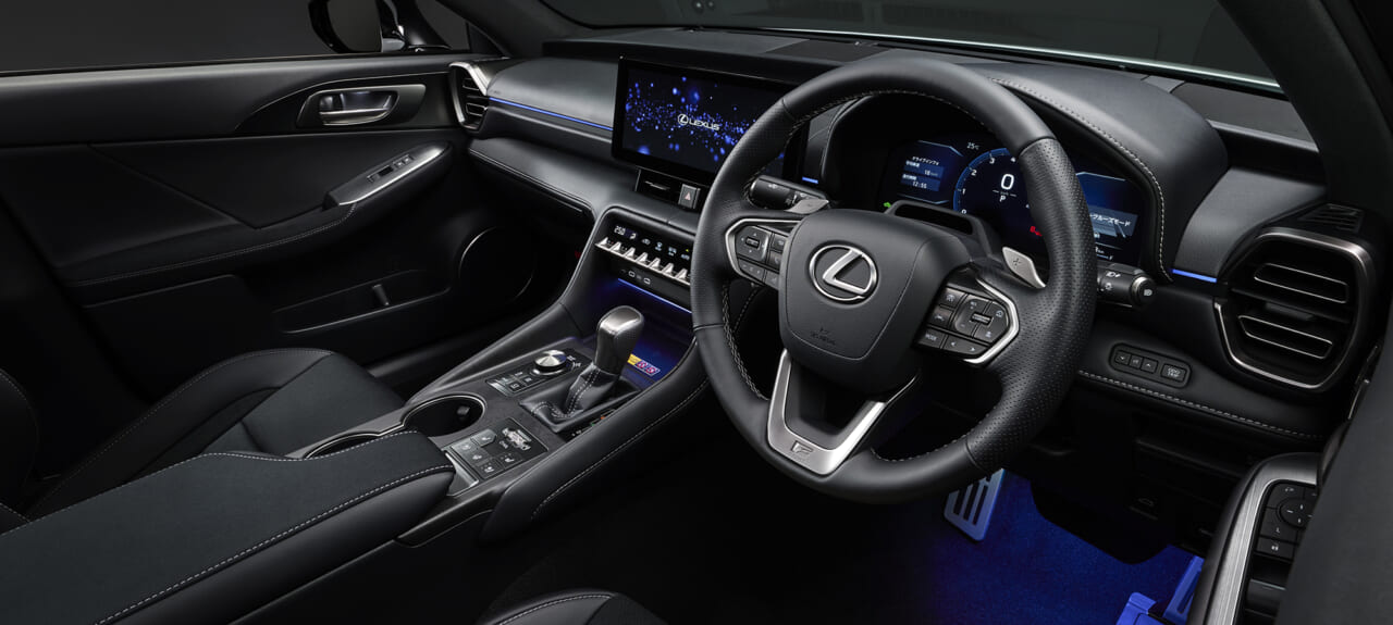 |レクサスISが深化。新型IS300h発売、12.3インチ大型液晶と「熟成」の走りを実現