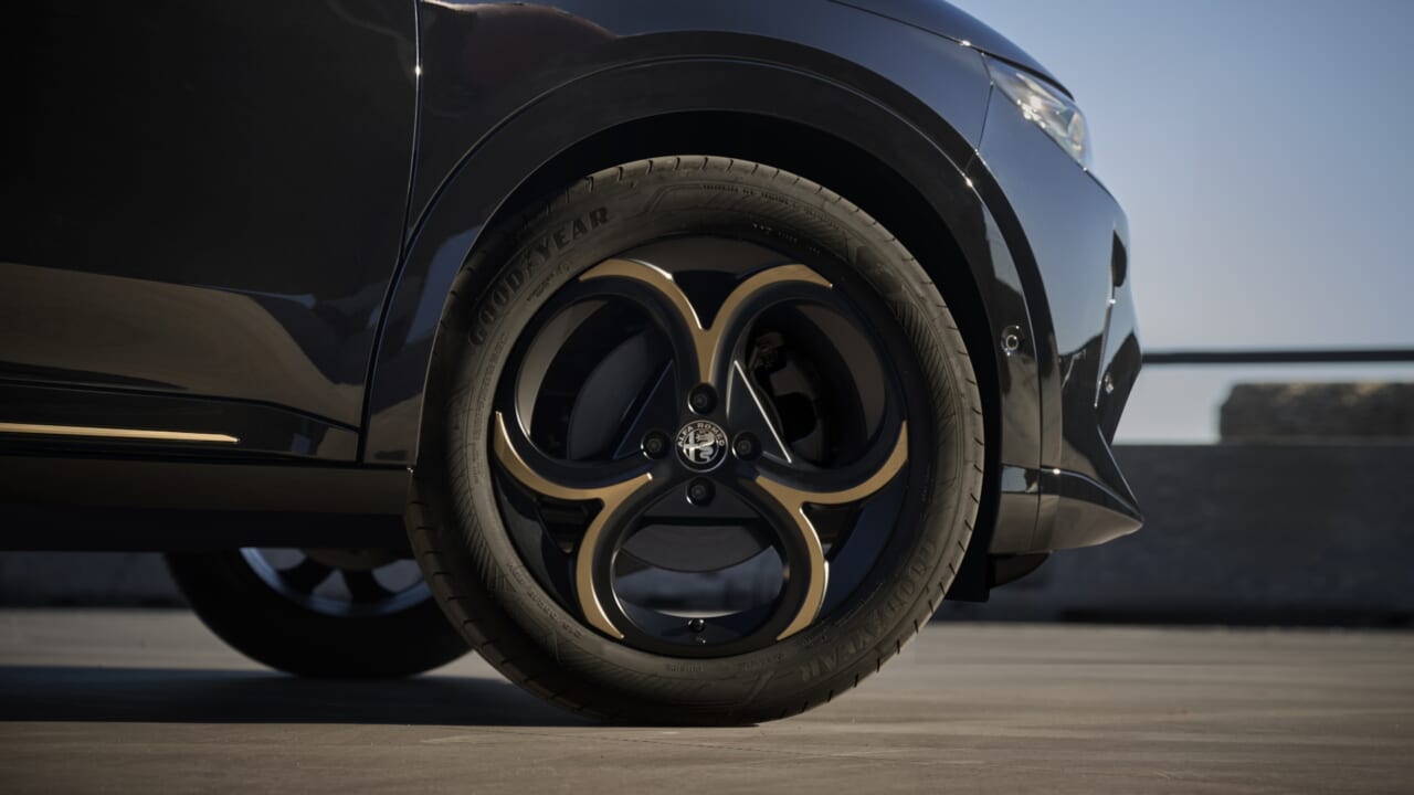 ｜内装はアルカンターラ！上質すぎる「ジュニア」限定車が日本上陸