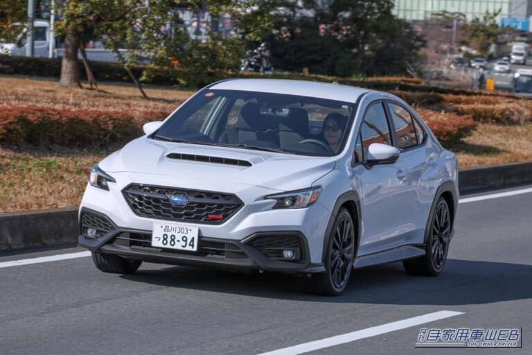 スバルのスポーツセダンで、モータースポーツで培われた「WRX」の走りを受け継ぐ高性能モデル。2.4L水平対向4気筒ターボエンジンとスバル・パフォーマンス・トランスミッションを組み合わせ、日常の街乗りからスポーツ走行まで幅広く対応する。現行モデルは生産終了に伴い、現在は販売店の在庫対応となっている。|【2026年9月最新】GRヤリス/GRカローラは値引きできる? WRX S4と“300馬力級”スポーツの購入条件を比較
