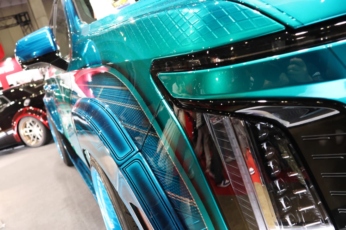 立体ペイントの上に施される塗装は何重にも重ねられています|塗装を削る?驚愕のペイントデザインが施されたキャデラック エスカレード【東京オートサロン2026】