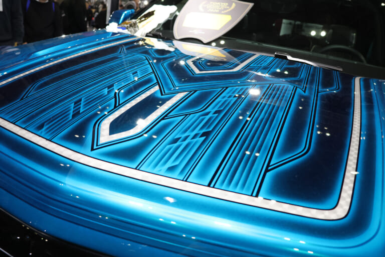 塗装工程だけで製作期間は数か月にも及ぶ|塗装を削る?驚愕のペイントデザインが施されたキャデラック エスカレード【東京オートサロン2026】