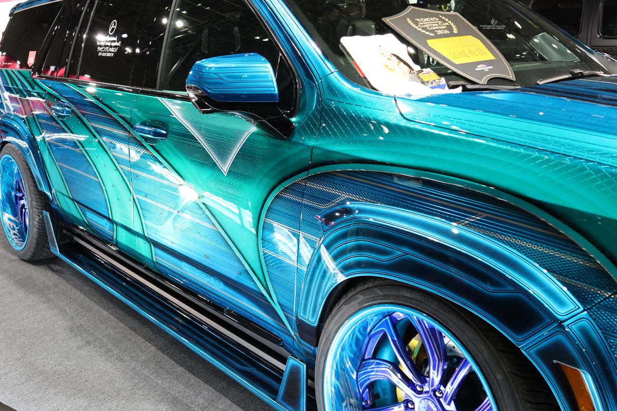 ROHAN FANG ESCALADE|塗装を削る?驚愕のペイントデザインが施されたキャデラック エスカレード【東京オートサロン2026】