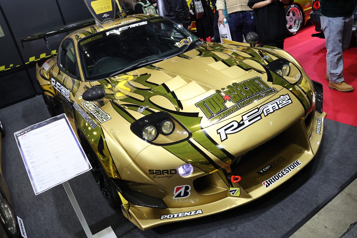 THE SEC”RE”T 7｜チューニングカーの雄である2社が手を組んだ金色のFD3S RX-7【東京オートサロン2026】