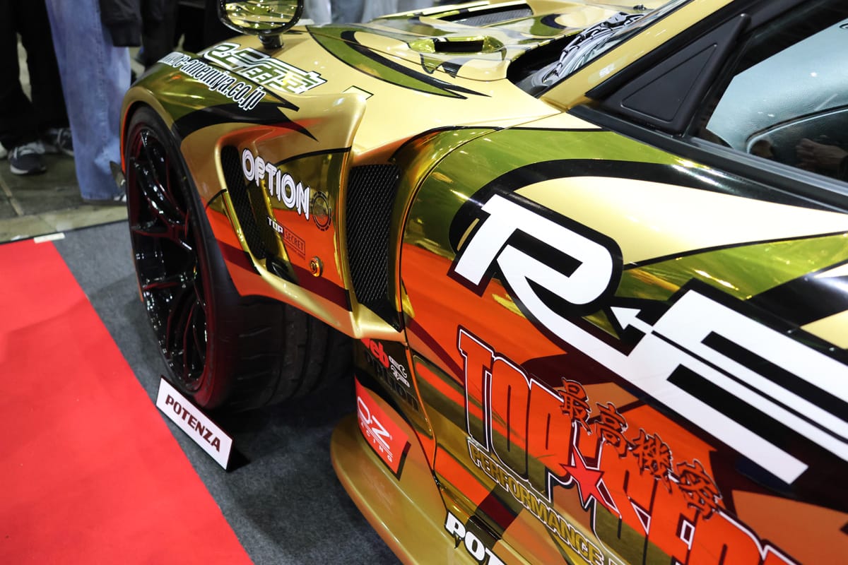 THE SEC”RE”T 7｜チューニングカーの雄である2社が手を組んだ金色のFD3S RX-7【東京オートサロン2026】