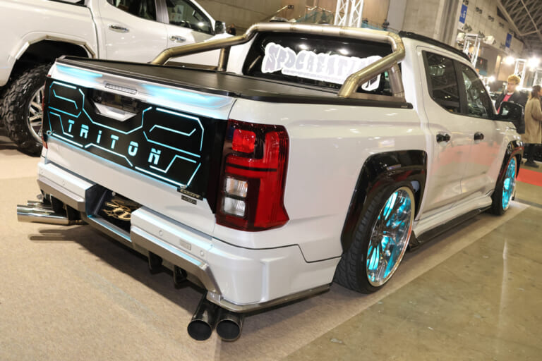 ローダウンTRITON｜SUVの潮流に変化！街を華麗に彩るローダウンピックアップに注目！【東京オートサロン2026】