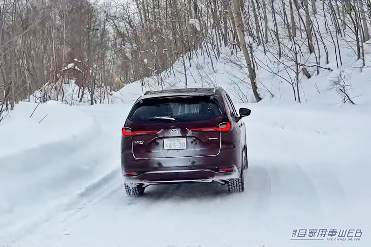 雪の坂道を登るMAZDAのCX-80|「終始驚きが隠せない…」雪上性能がスゴすぎる、日本メーカーのSUVをガチの雪道でテストしたらとんでもない結果に…。