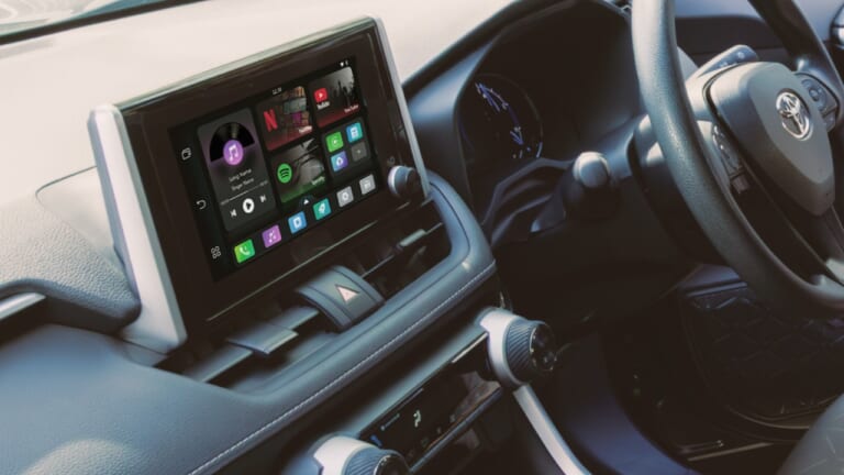 カーナビでNetflixやYouTube「簡単に見れます」スマホ連携も容易。安価なのが嬉しい秘密兵器。