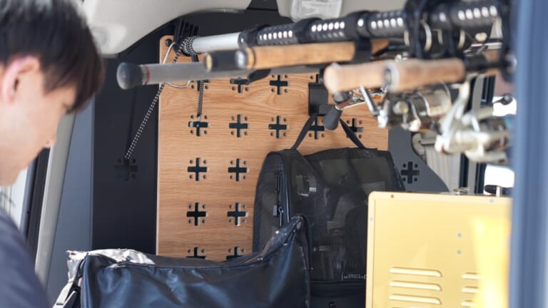 「これは欲しい…」「収納の最終形態」100均で拡張可能、タフで重量物も安心の強度。PC周辺機器やガジェットを配置しても良いかも。