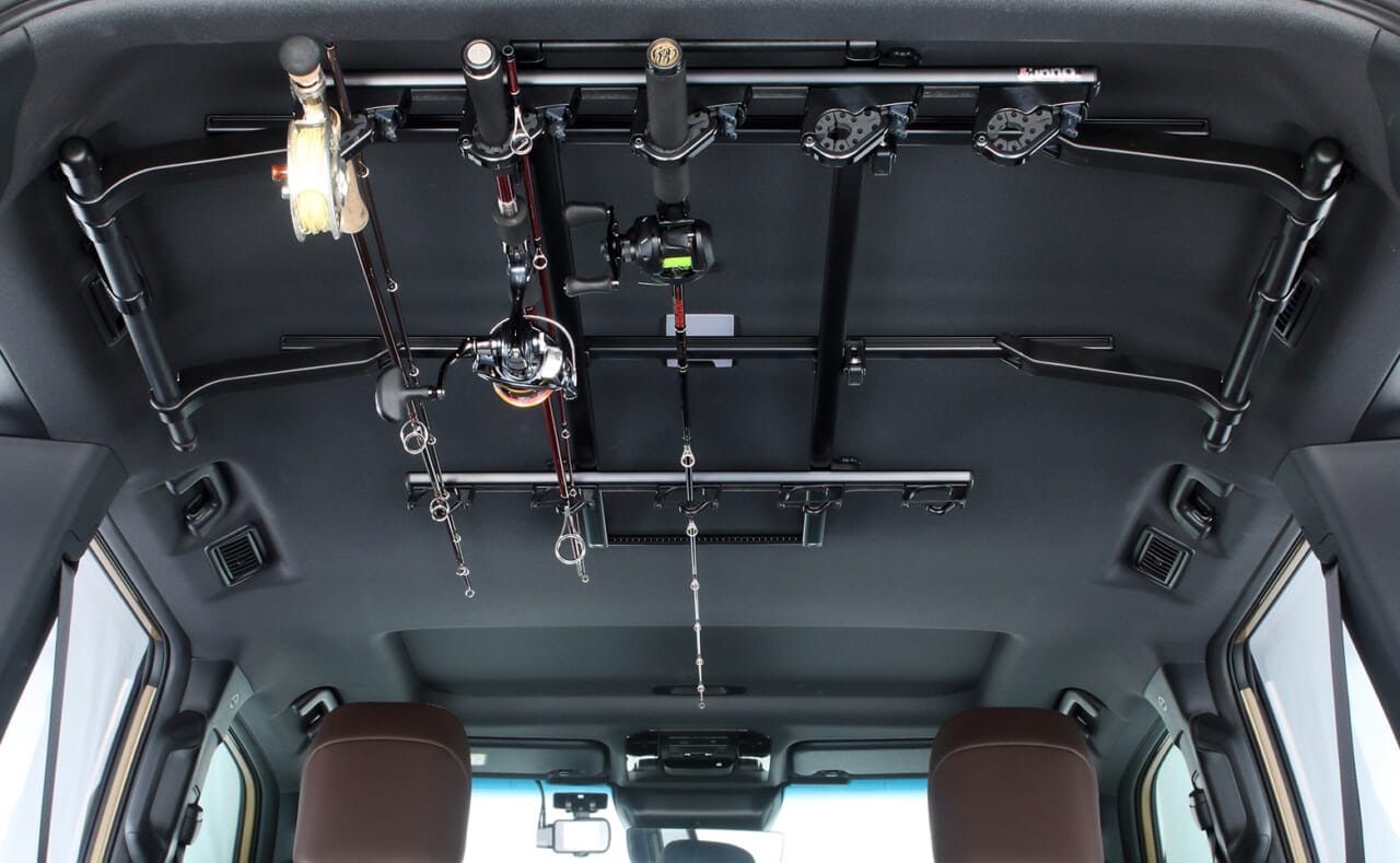 ｜「これは盲点」「使ったら便利」え、そんなところに…？困っていた車内の収納、一発解決。高級車にも馴染む“漆黒”ハイエンドモデルが魅力的。