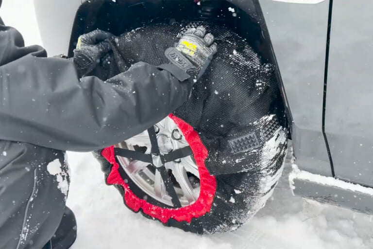 ゴムピン搭載 布製タイヤチェーン「K-TIR07」［MAXWIN］の装着手順｜「これはグリップ力高そう…」雪にガッチリ食い込む布製チェーン発見！ 鮮やかカラーでデザイン性も抜群！