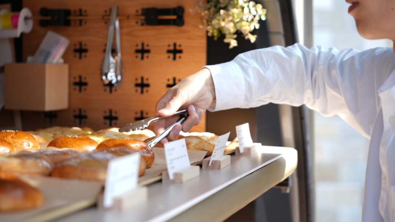 ｜「これは欲しい…」「収納の最終形態」100均で拡張可能、タフで重量物も安心の強度。PC周辺機器やガジェットを配置しても良いかも。