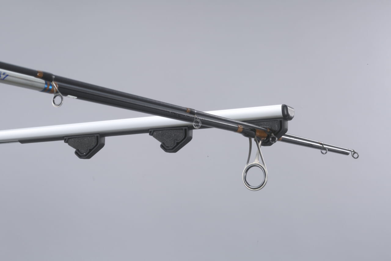 ｜「これは盲点」「使ったら便利」え、そんなところに…？困っていた車内の収納、一発解決。高級車にも馴染む“漆黒”ハイエンドモデルが魅力的。