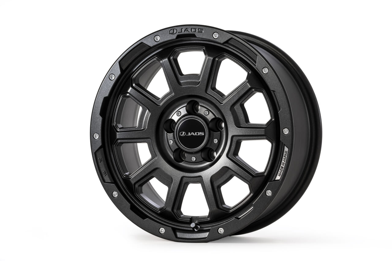 ｜「こんなに雰囲気が変わるんだ…」トヨタ 新型RAV4のカスタマイズ車両がド迫力すぎてヤバい！ タフでワイルドなSUVに大変身！