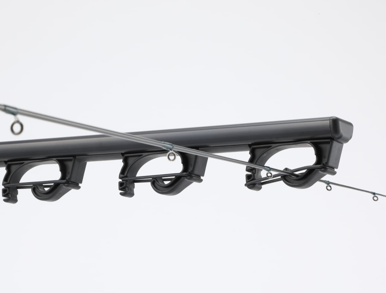 ｜「これは盲点」「使ったら便利」え、そんなところに…？困っていた車内の収納、一発解決。高級車にも馴染む“漆黒”ハイエンドモデルが魅力的。