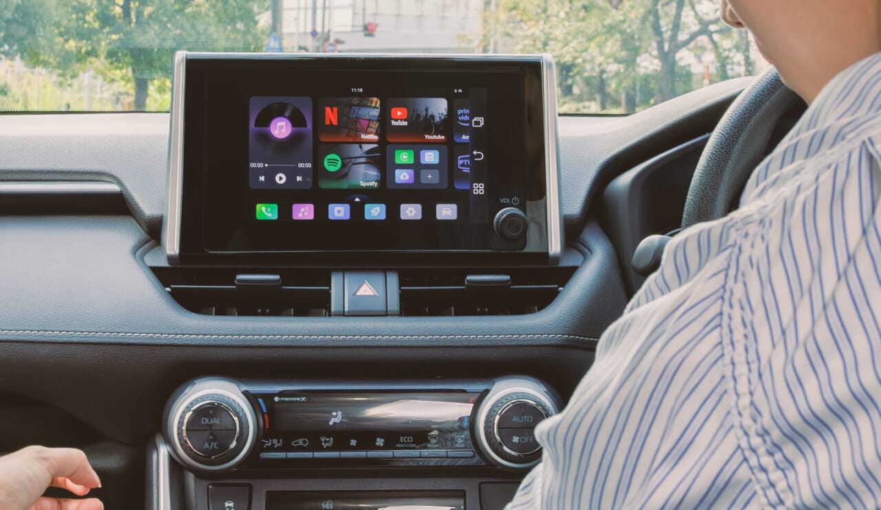 カーナビとスマホを簡単に連携させることができる。｜カーナビでNetflixやYouTube「簡単に見れます」スマホ連携も容易。安価なのが嬉しい秘密兵器。