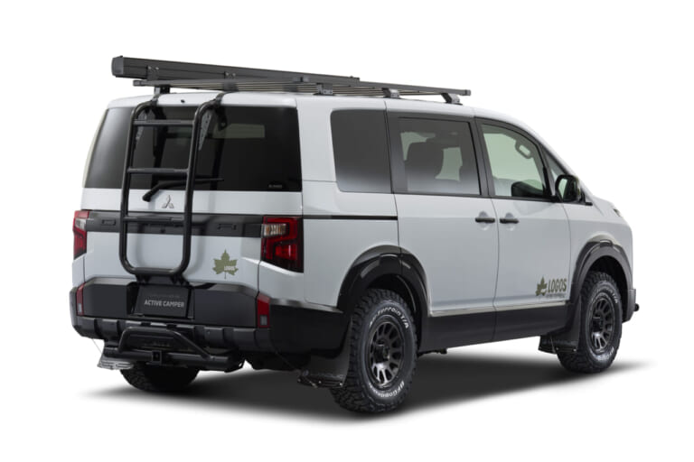 三菱デリカD:5 Active Camperロゴスエディション　後方｜「ベッド展開OK！」アウトドア心を刺激する激熱コラボに胸が高鳴る。ミニバンの常識を超えた、走れるキャンプ拠点。