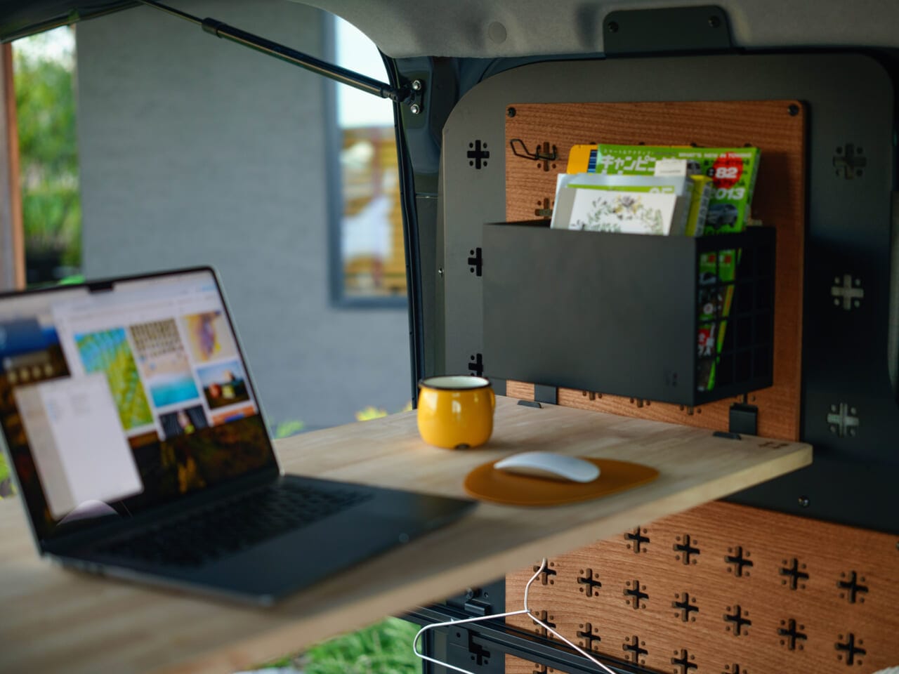 ｜「これは欲しい…」「収納の最終形態」100均で拡張可能、タフで重量物も安心の強度。PC周辺機器やガジェットを配置しても良いかも。