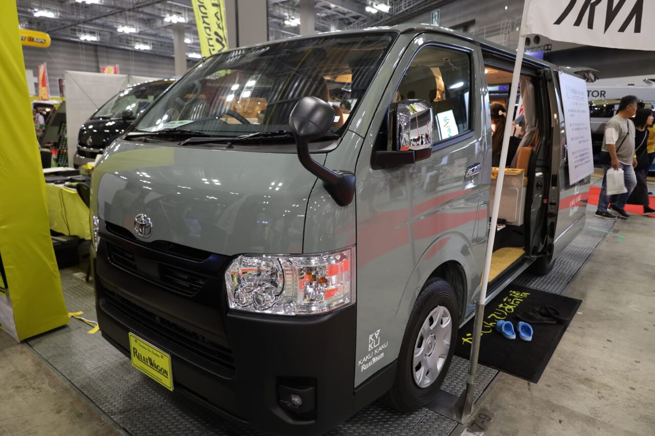 ｜「思わず二度見」「これは驚いた…」ドアを開いた瞬間テンション爆アガり。もはや住めるのでは？ 標準装備で冷暖房も電源も完備。