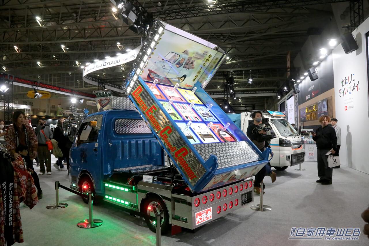 |金華山にシャンデリア…内装もガチ。ダイハツ公式デコトラは、外見も素晴らしいけど、室内はさらに凄かった!