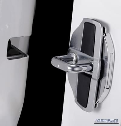 ドアスタビライザーのストライカー取り付け例|「そこに付けて意味あるんだ…」小さなパーツで驚きの効果。簡単取り付けで愛車の性能が向上。安心のアイシン製アイテムを紹介