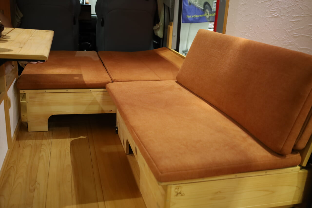 ｜「これは機能的…」ひとり旅がよく似合う。グッとくる素材とオシャレ感。絶妙サイズのキャンピングカー