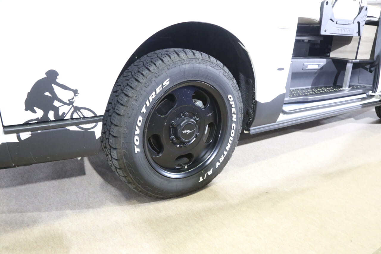 ｜仕事・遊び・車中泊を1台で完結できるハイエース。「シンプル」だけど「高機能」。これでいいんだと納得できる実力車が新登場