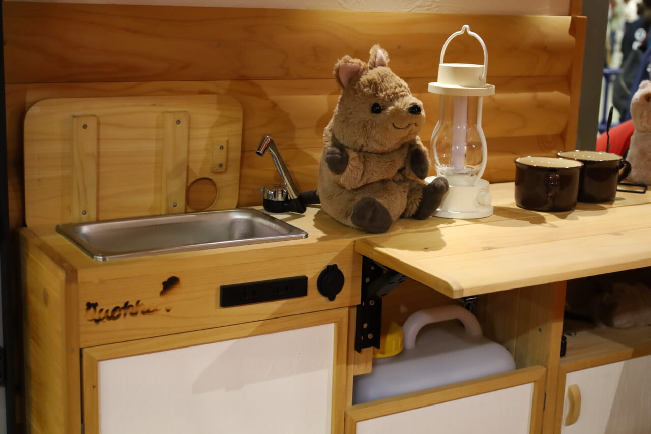 ｜「これは機能的…」ひとり旅がよく似合う。グッとくる素材とオシャレ感。絶妙サイズのキャンピングカー