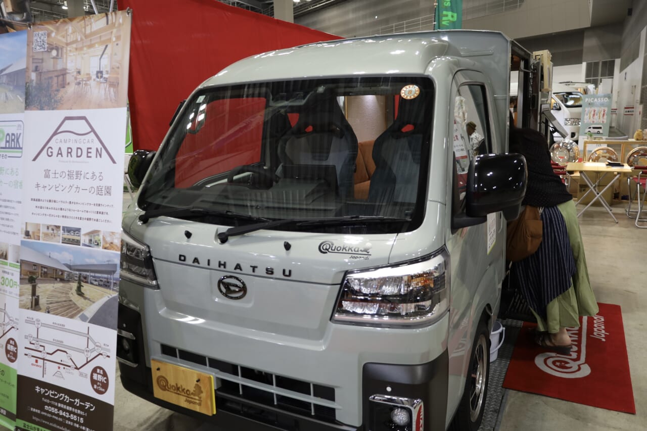 ｜「これは機能的…」ひとり旅がよく似合う。グッとくる素材とオシャレ感。絶妙サイズのキャンピングカー