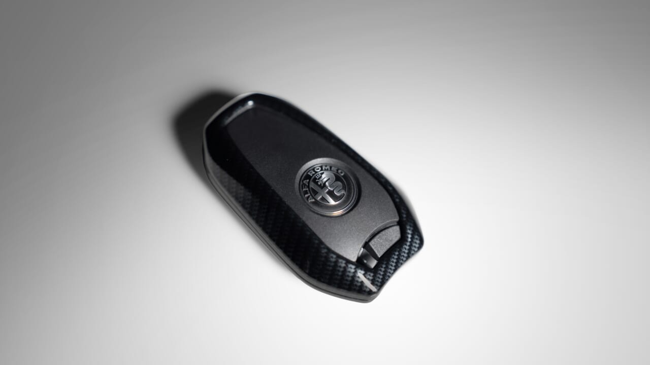 |「白が欲しい」熱烈リクエストから生まれた特別な1台、アルファ ロメオ ジュニア限定車「Edizione Bianco」