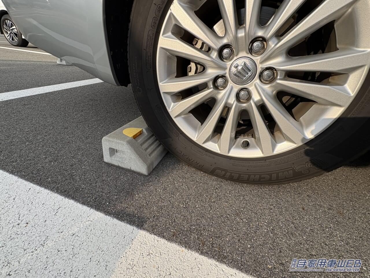 210系クラウンのタイヤ。|「みんな なんで使わないの?」給油時に利用できるガソスタの無料サービス。冬は特に活用した方がいい理由。