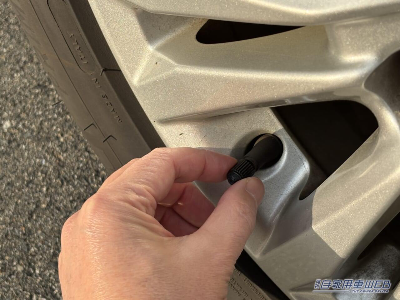 |「そこに付けるんだ?」「意外と雰囲気変わるね」愛車にさりげないアクセント。分かる人には分かるお手軽カスタムパーツを紹介。