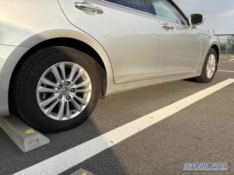 エーモンのエアバルブキャップを装着した、210系のトヨタ クラウン。|「そこに付けるんだ?」「意外と雰囲気変わるね」愛車にさりげないアクセント。分かる人には分かるお手軽カスタムパーツを紹介。