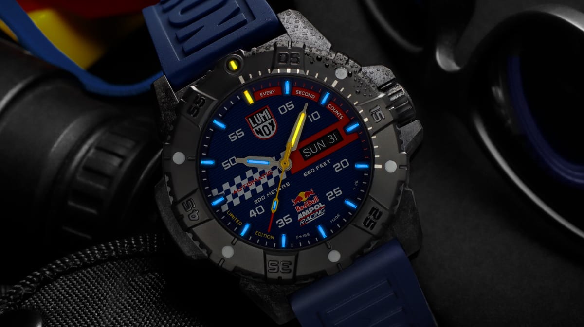 ルミノックスの人気シリーズにレッドブル・アンポル・レーシング公式チームウォッチが登場。