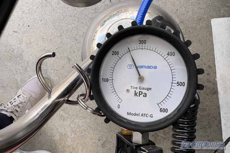 タイヤゲージの表示｜「みんな なんで使わないの？」給油時に利用できるガソスタの無料サービス。冬は特に活用した方がいい理由。