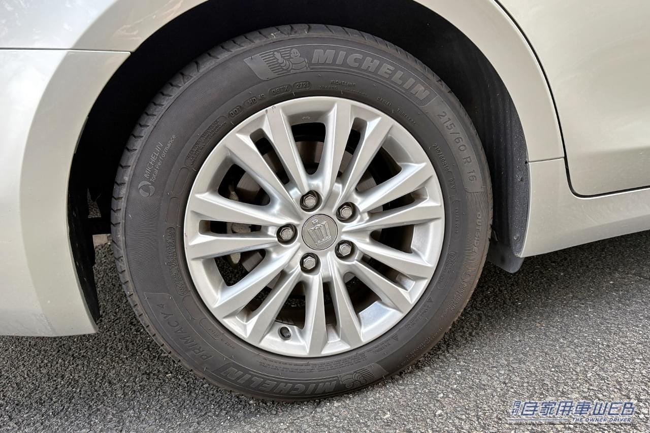 空気圧が正常なタイヤ|「みんな なんで使わないの?」給油時に利用できるガソスタの無料サービス。冬は特に活用した方がいい理由。